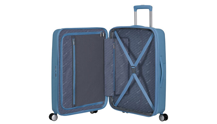 Interior organisation with extra zipped apron pocket 