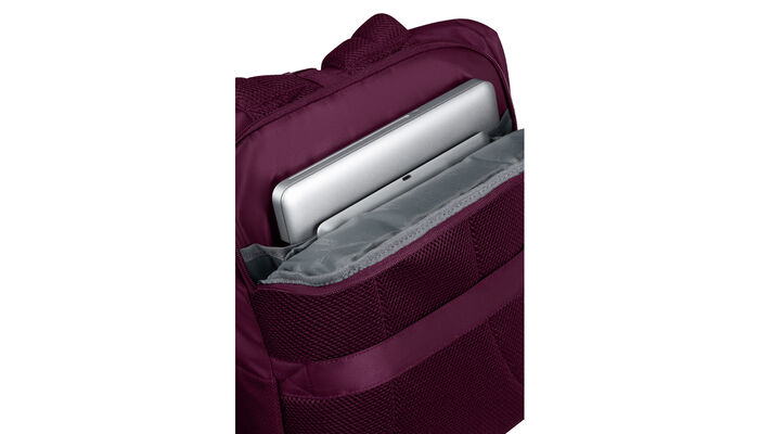 Separate laptop & tablet compartment