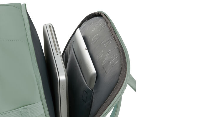 Laptop compartment 15.6"