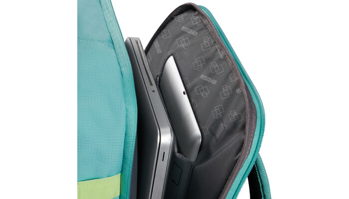 Laptop compartment 15.6"