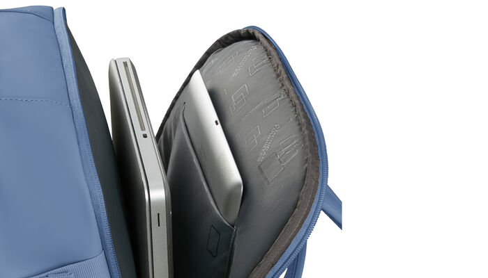 Laptop compartment 15.6"