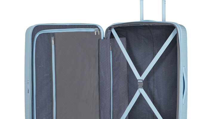 Interior organisation with extra zipped apron pocket 