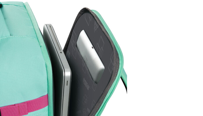 Laptop compartment 15.6"