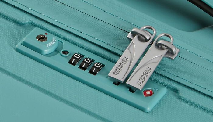 Water-repellent coated zipper