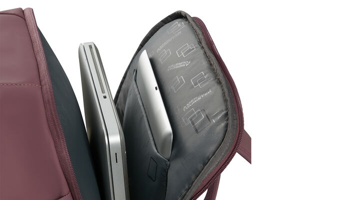 Laptop compartment 15.6"