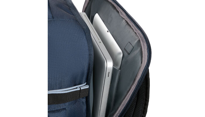 Laptop compartment 15.6"
