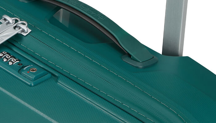 Water-repellent coated zipper