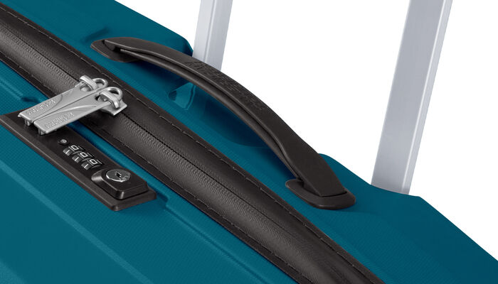 Water-repellent coated zipper