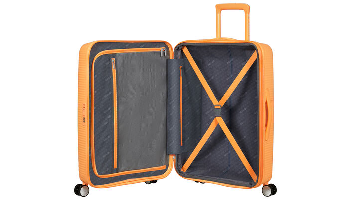 Interior organisation with extra zipped apron pocket 