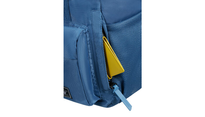 Side pocket