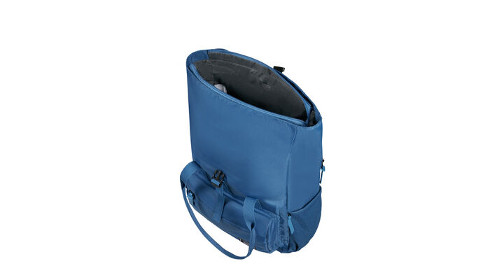 Large main compartment
