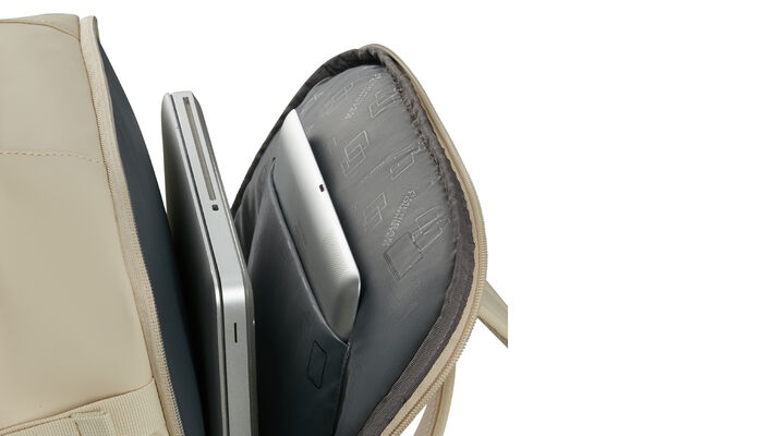 Laptop compartment 15.6"