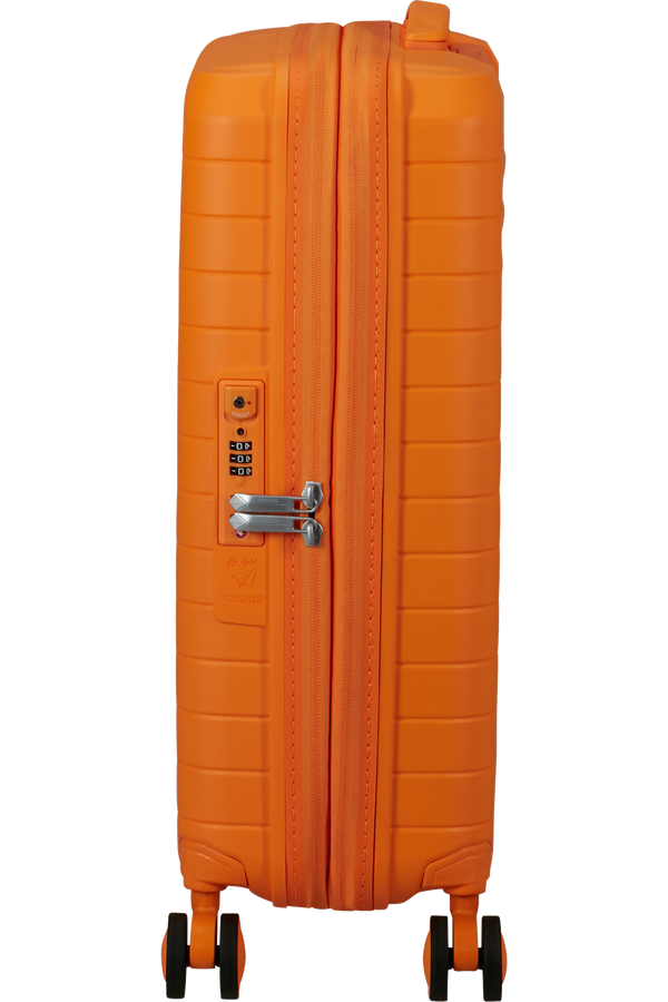 American Tourister Fastforward Spinner 55/20 TSA EXP 55cm  Radiant Orange American Tourister Fastforward Spinner 55/20 TSA EXP 55cm  Radiant Orange